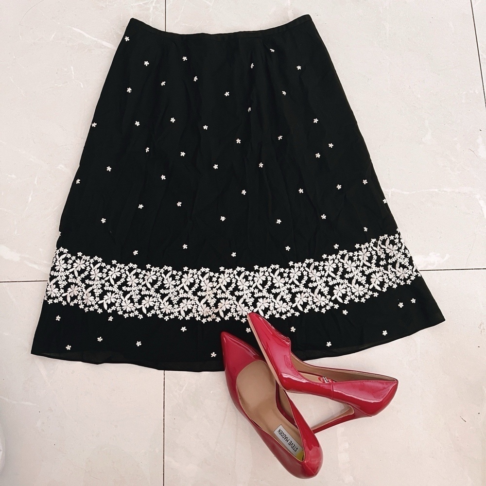 NEW Ann Taylor Loft Floral Embroidered Midi Skirt Size 6 Black A-Line Womens